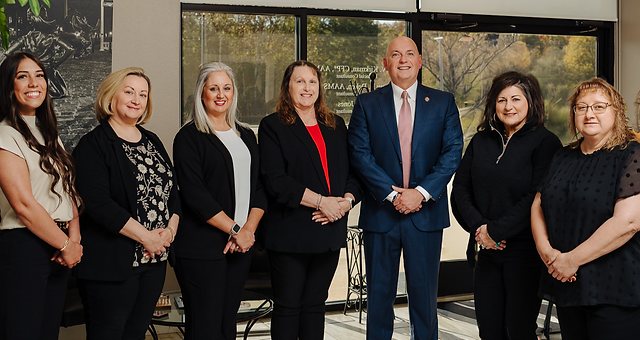 The full team of Kissinger & Kirkman Investment Centre, Poplar Bluff, MO